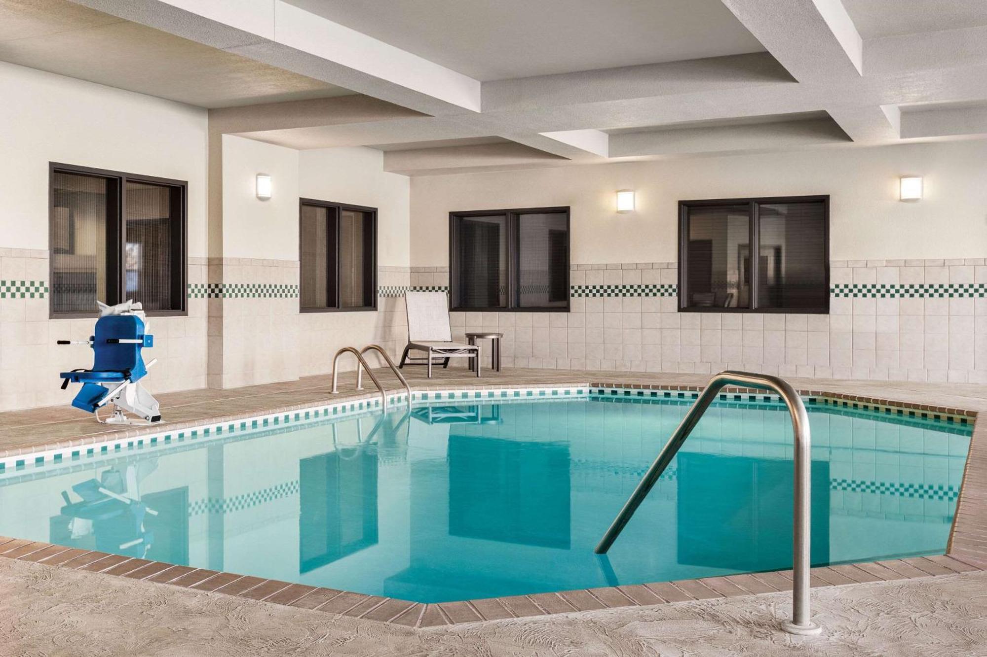 Country Inn & Suites By Radisson, St Cloud East, Mn Saint Cloud Exterior photo